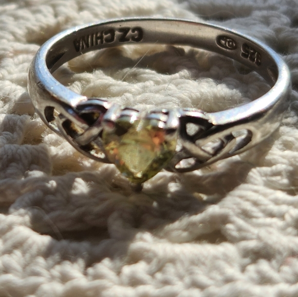 925 Sterling Silver Peridot Ting - Picture 2 of 2